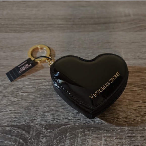 Victoria Secret shiny vintage heart pouch - Picture 2 of 4